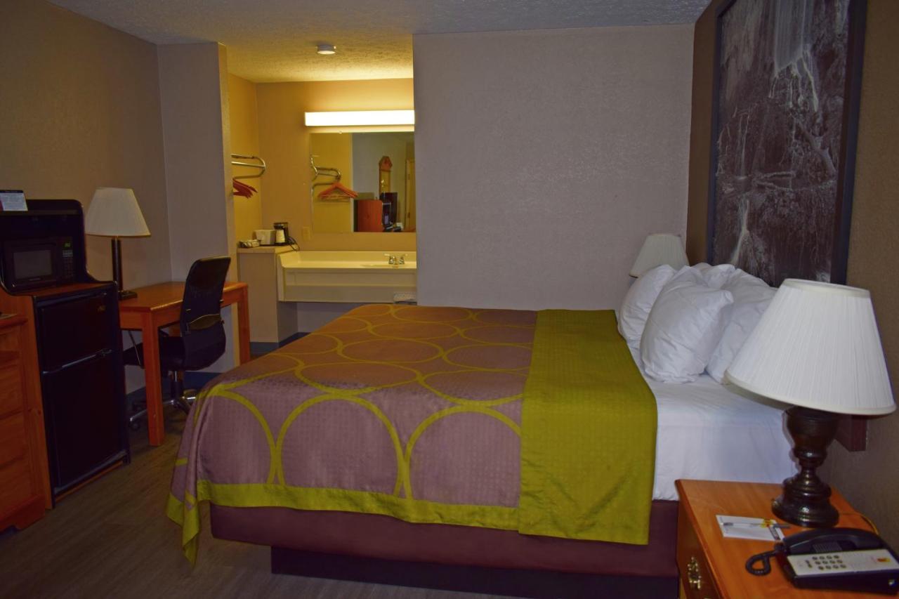 Super 8 By Wyndham Fort Chiswell Wytheville Area Max Meadows Eksteriør bilde